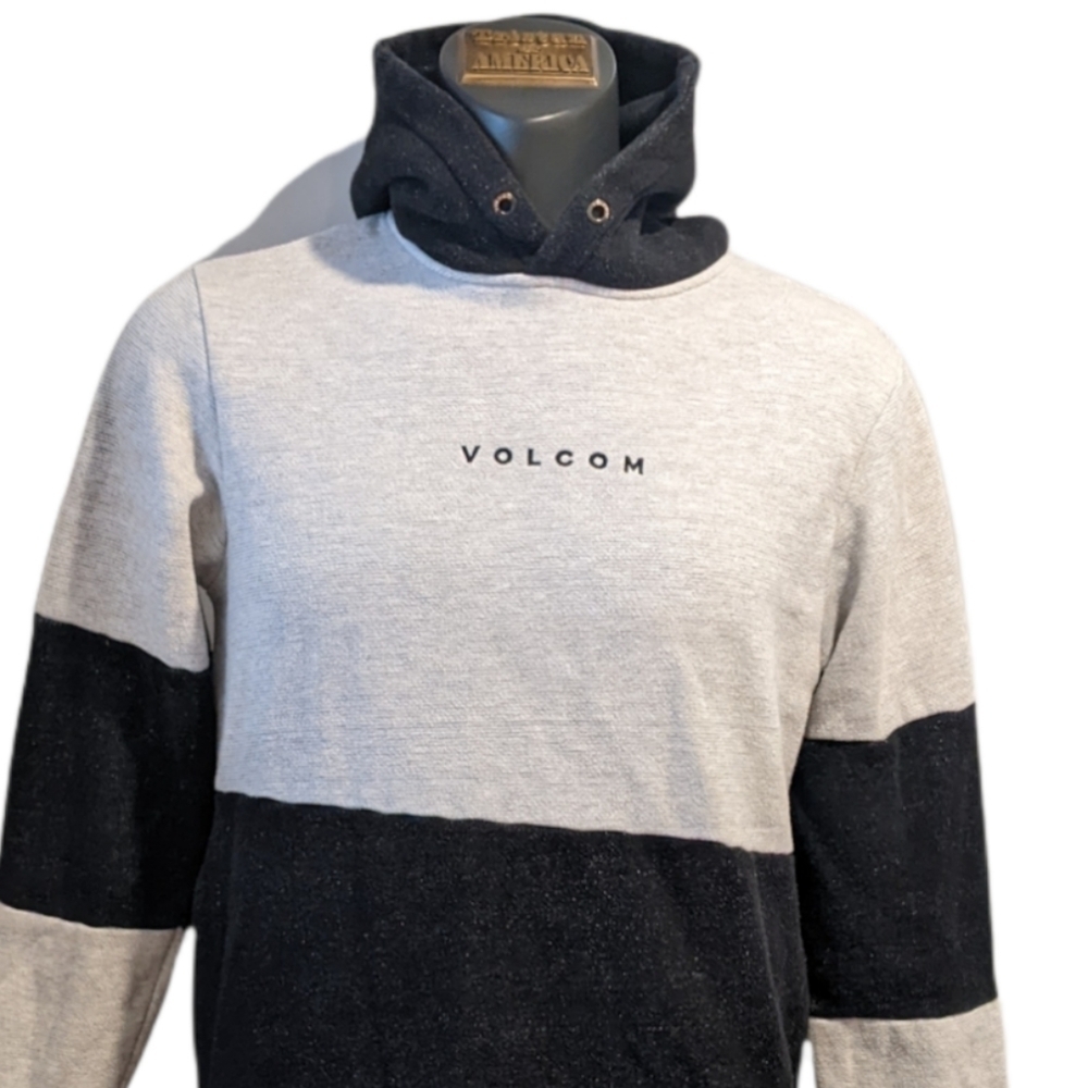 2/$20 Volcom men’s Black And Cream Colour Block Hoodie Small